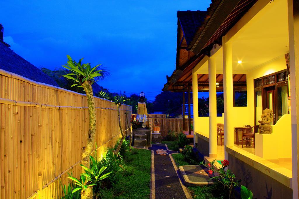 Nugraha Guest House 2 Ubud Buitenkant foto